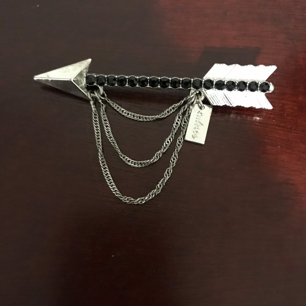 Tuleste Arrow Chain Pin with Black Rhinestones